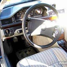 Mercedes Benz  200E - Hunterboys-SOLGT