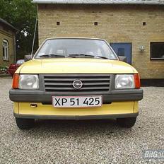 Opel Corsa A - "Humlebien"