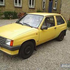 Opel Corsa A - "Humlebien"