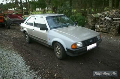 Ford Escort 1.3 *Skrottet* - Her er hun så..  billede 1