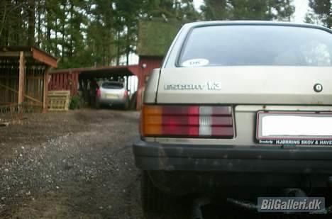 Ford Escort 1.3 *Skrottet* - jo jo 1.3 den er god nok. Tucsonen ses i baggrunden og den nye garage til coupe´en er under opbygning :) billede 6