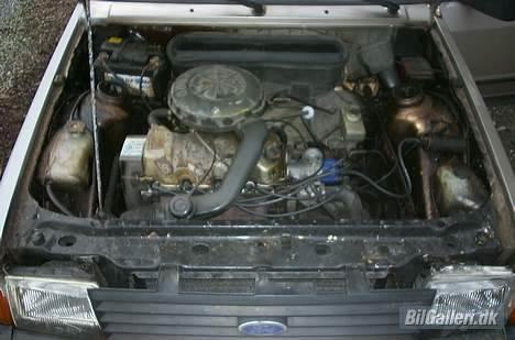 Ford Escort 1.3 *Skrottet* - Motoren, starter hver gang.. utroligt :S billede 10