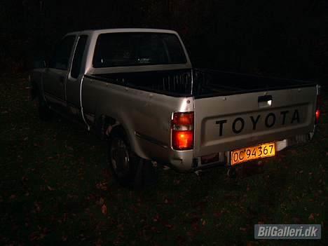 Toyota Hilux 2,4 Diesel *SOLGT* billede 2
