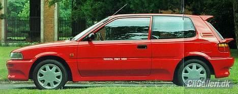 Toyota corolla - her er sideskørterne men ikke på vores bil billede 10