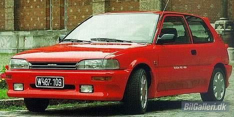 Toyota corolla - her er sideskørterne men ikke på vores bil billede 11