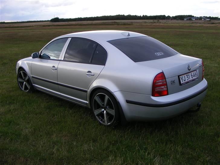 Skoda Superb (KongeSkoda) [SOLGT] billede 2