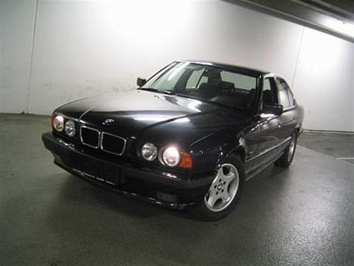 BMW 518i • Executive • E34  - Ja, her er den. BMW 518 i Ececlutive.  billede 1