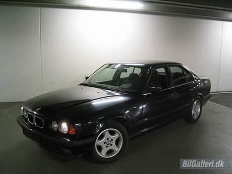 BMW 518i • Executive • E34  - Jeg syntes den er lækker. jeg er sq ligeglad om det er den "gamle" model billede 7