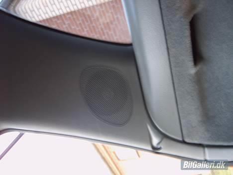 Peugeot 406 - Bag dette gitter gemer der sig JBL højttalere billede 14