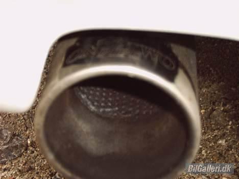 Peugeot 406 - Sportsudstødning, man kan svagt ane det er en onetwopipe billede 16