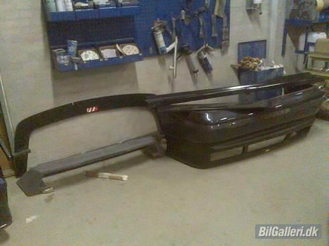 Opel calibra turbo 4x4 (før) - sideskørter, bagkofanger med en ekstra underlæbe og hækspoilen klar til at blive malet.. billede 20