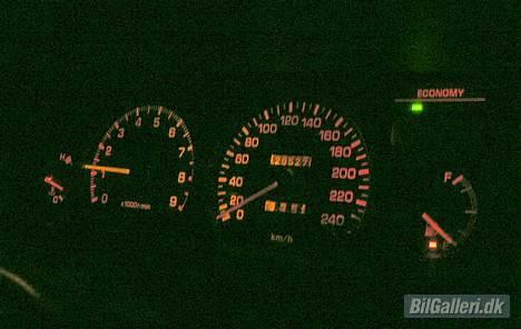 Toyota Corolla Gt-i G/B 19 SOLGT - Den røde instrumentering billede 8