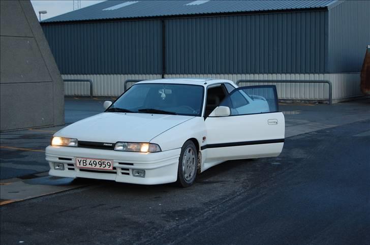 Mazda 626 Coupé billede 1