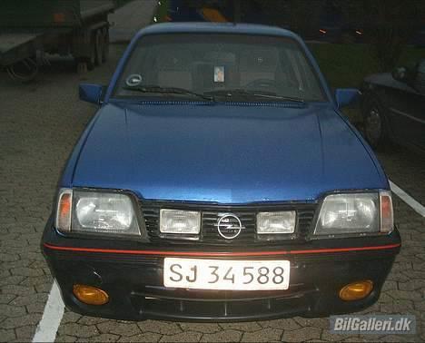 Opel ascona c  *rip* - her påsat front spoiler fra hyundai accent billede 2