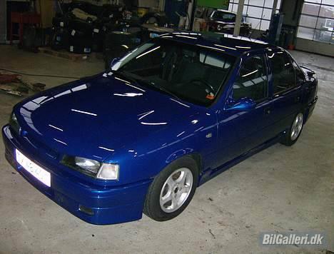 Opel vectra A (SOLGT) - vinter hjul er ikke det fedeste i verden.. ;-) billede 2