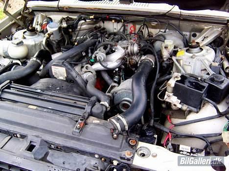 Volvo 740 TIC "Projekt" - Motoren ser fin ud, men den har stået stille i 12 år!!!!, og motorolien er lige så tyk som ymer billede 15