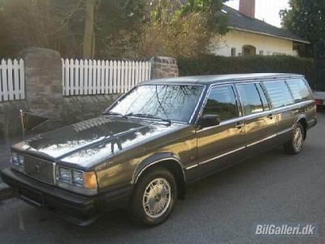 Volvo 740 TIC "Projekt" - Dette er godt nok ikke min bil, meeeen den er da sej, og så er den 6 meter lang!!!! billede 17