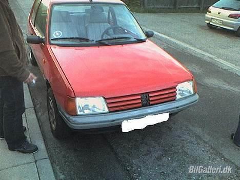 Peugeot 205 - det Røde lyn billede 1