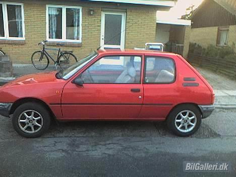 Peugeot 205 - så er bilen kørt hjem ( har lige købt den )´ billede 2