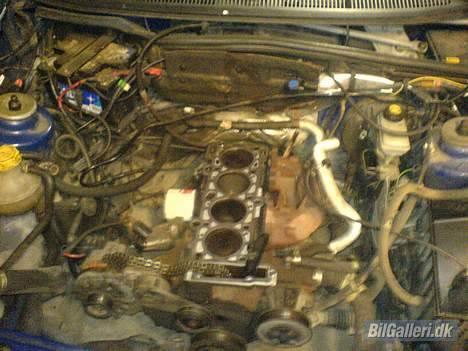 Ford Sierra - Motorrum.. Under reparation. billede 6