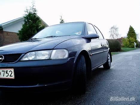 Opel Vectra b Gl Plus - Det var dengang der stadig var mønster i dækkene :D billede 6