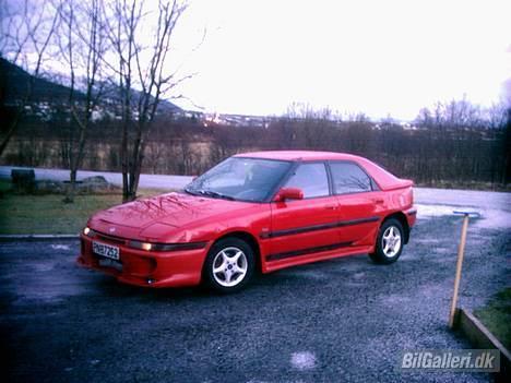 Mazda 323F GLX 1.8 16v - Mitt gull<3 billede 1