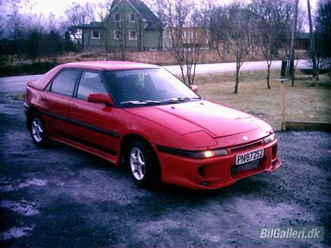Mazda 323F GLX 1.8 16v - Parkerings huset billede 2