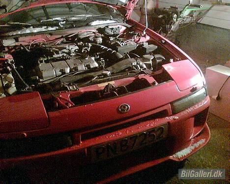 Mazda 323F GLX 1.8 16v - the engine billede 8