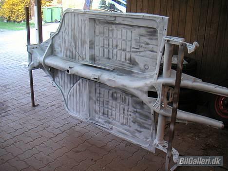 VW Karmann Ghia Projekt - Bunden, sandblæst og metaliseret billede 15