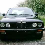 BMW 320i sedan *SOLGT*