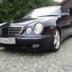 Mercedes Benz E 220 Avantgarde