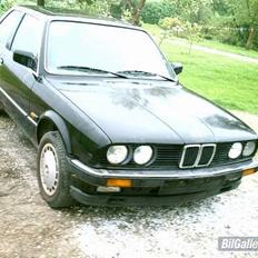 BMW 320i sedan *SOLGT*