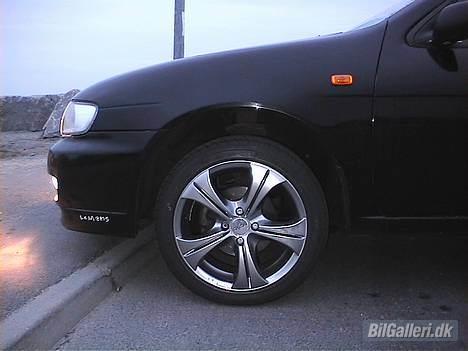 Nissan Almera 1,6 SR **SOLGT** - mine nye alusutter FØR sænkning.... Nu med 2x låsebolte! billede 2