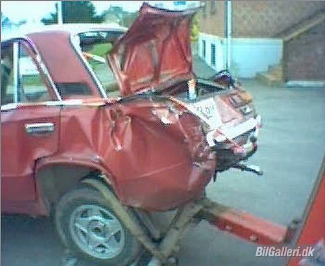 Lada 1200S "Røde" totalskadet - Den kommer aldrig på vejen igen. billede 1