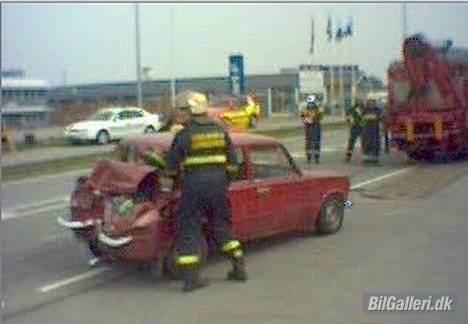 Lada 1200S "Røde" totalskadet - Hvad kan jeg sige? Hold nu den bremseafstand for hulen!!  billede 2