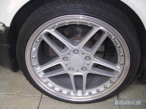 BMW E 32 735i A."Solgt" - 19" AC-Schnitzer Type 3 Split, i 2004 uden plastkapsler mellem egerne - råt billede 6