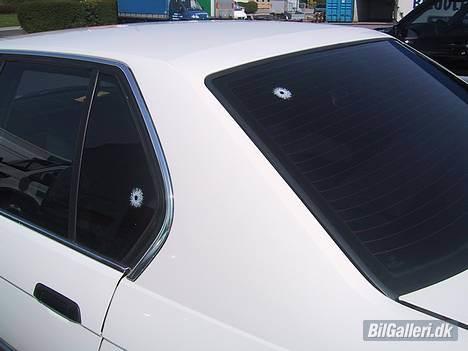 BMW E 32 735i A."Solgt" - Resultatet af et "Drive-By" billede 8