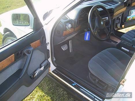 BMW E 32 735i A."Solgt" - Her er plads til rigtige mænd billede 9