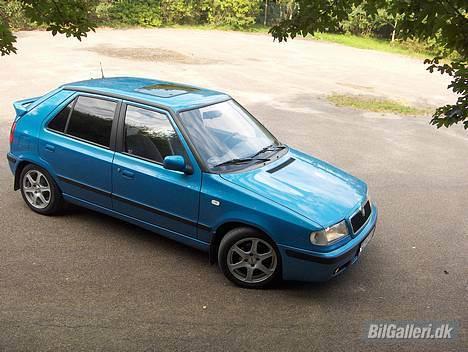Skoda Felicia "Blue Edition" - Bilen set oppe fra billede 3