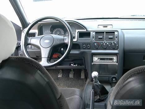 Ford Escort CLX  * SOGLT* - Jeg har malet rammen rundt om speedometer og  ur. billede 9