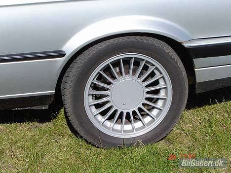 BMW E30 318is SOLGT billede 4