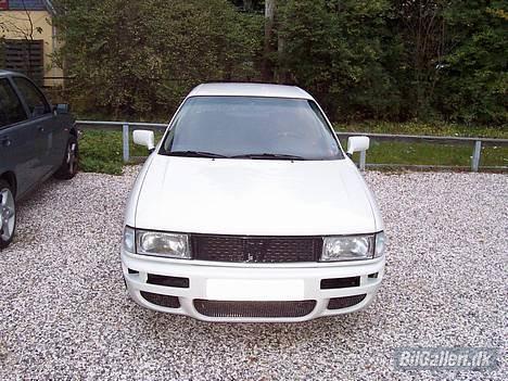 Audi 80 - Mangler et sæt tågelygte og blink i hvid. Så hvis nogen kender nogen som ligger inde med noget, så kontakt mig!!! billede 2