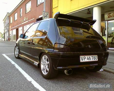 Peugeot 106  - Synes selv det spiller meget godt med sideskørter og hækspoiler..  billede 1