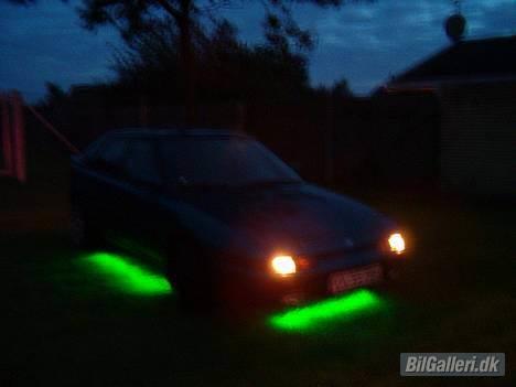 Mazda 323f solgt - så kom der sku lys under bilen fra dioder.dk billede 1