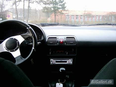 Mazda 323f solgt billede 3
