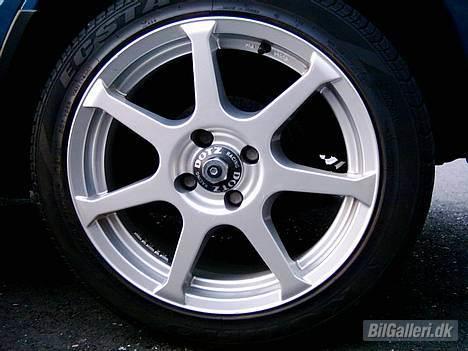 Mazda 323f solgt billede 4