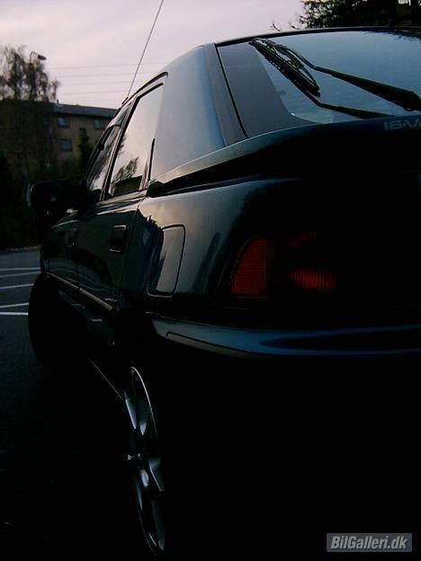 Mazda 323f solgt billede 5