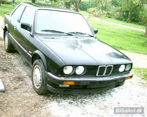 BMW 320i sedan *SOLGT* billede 2