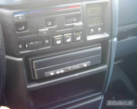 Opel Vectra 2,0 Gls - Her er Pioneer skærmen lukket og så ser det jo ikke ud af meget billede 8