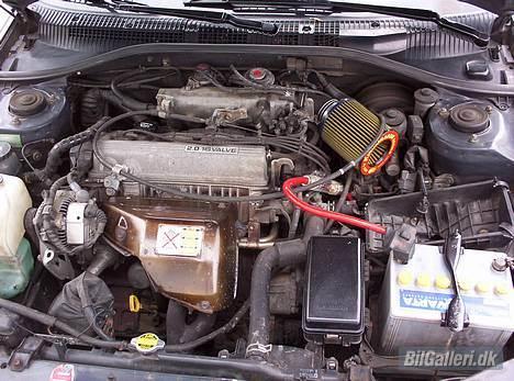 Toyota CarinaE Gli - Motor rummet er der stadigvæk gjort noget ved MEN det kommer.....  billede 5